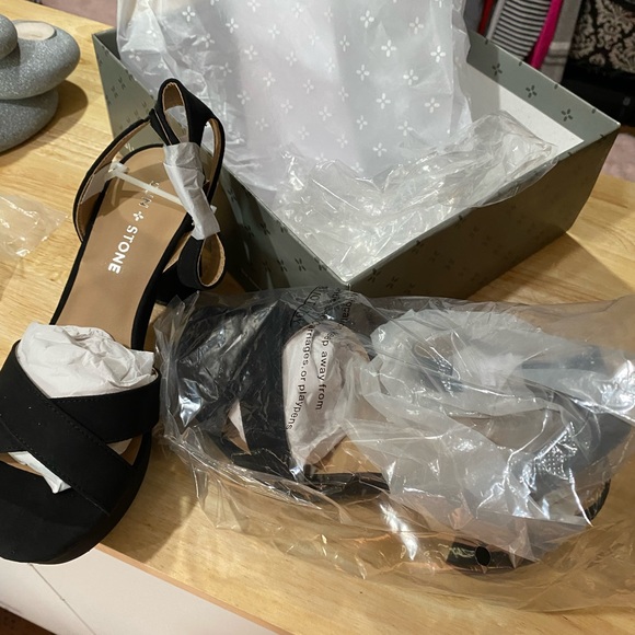 Sun + Stone block heel sandal - Picture 6 of 9